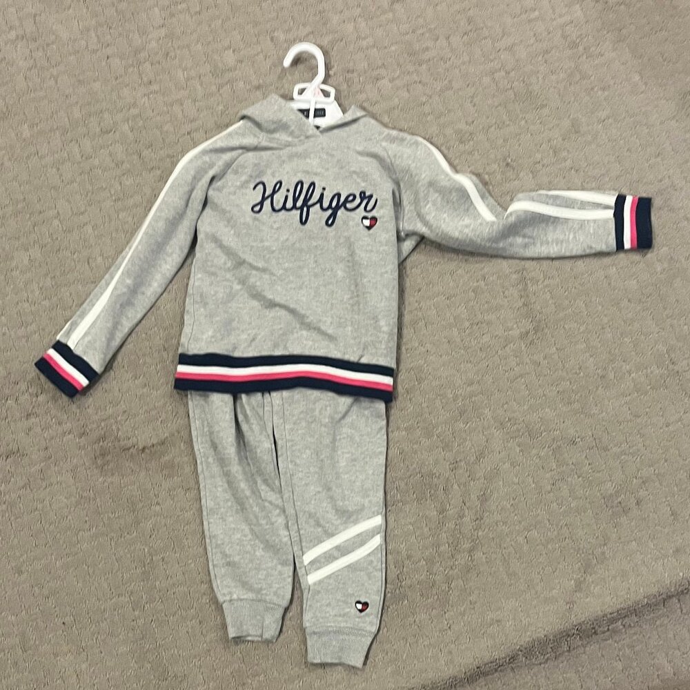 Sweet Tommy Hilfiger jogging set kids 6
